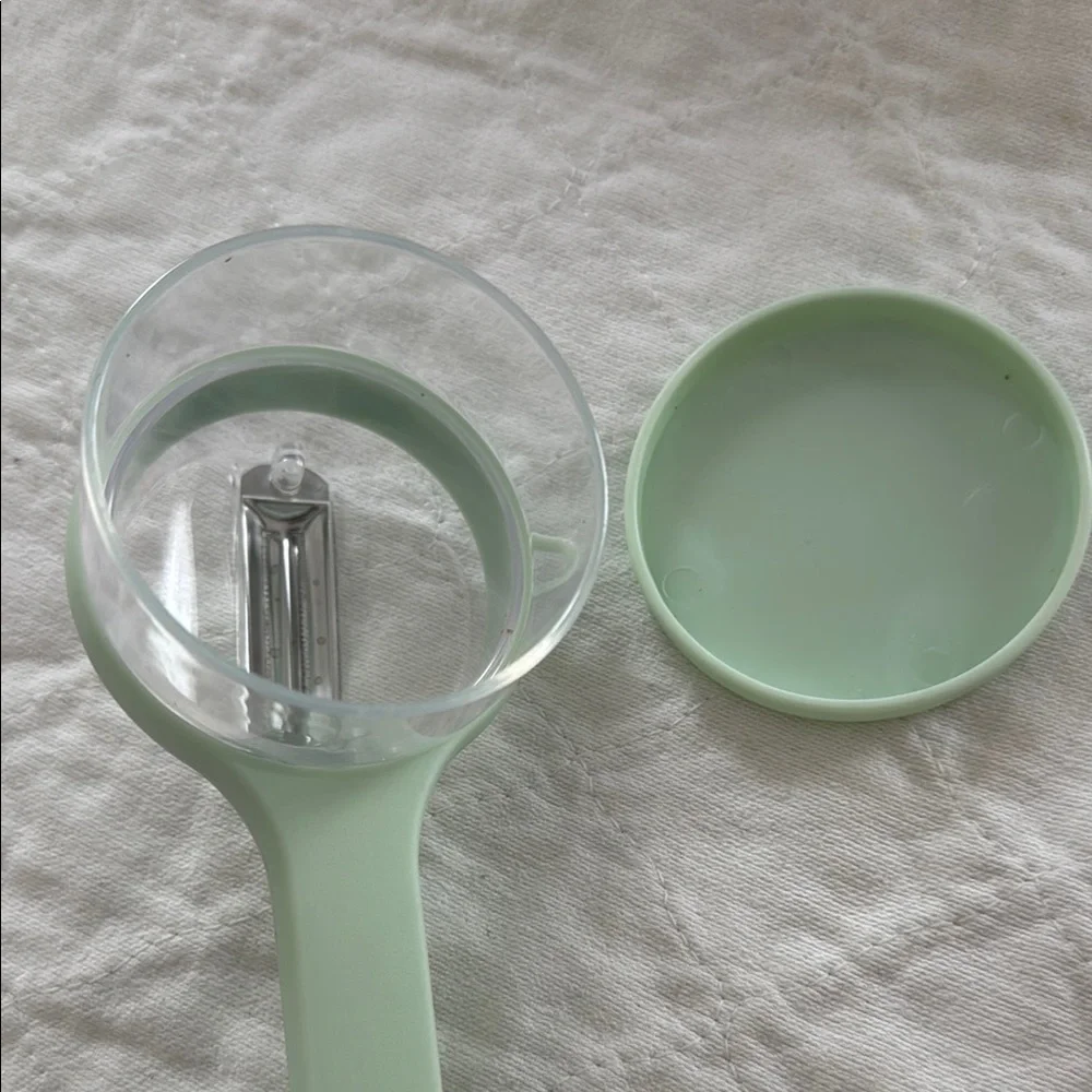 Mint Green Vegetable Peeler